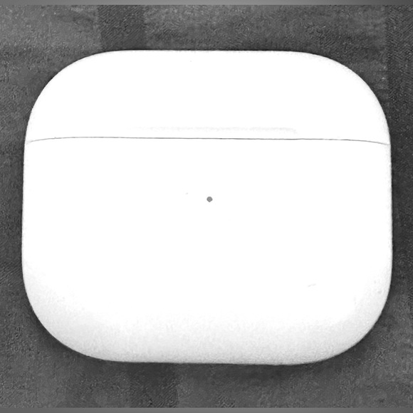 Apple 3rd Generation AirPods- used- in great condition, clean, disinfected w/box - Picture 9 of 12